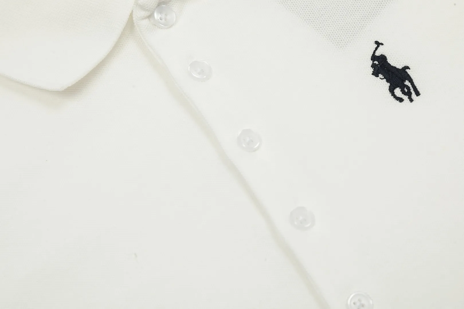 🅿️152 "Top quality" Style number: DS004# (not off the shelves all year round) [Ralph Lauren classic pony embroidered lapels women's slim fit POLO short sleeves] ✅Ralph Lauren Ralph Lauren classic basic women's all-match slim fit POLO short sleeves ✅Main supplier platform live broadcast Wholesale entities Replenish when out of stock Not off the shelves ✅ZP quality 1:1 pattern making Scan the code to enter the GF website Z cabinet quality ✅Details and quality are the only one in Guangzhou. Imported pique fabrics focus on high-end and cost-effective. Needless to say good quality. ✅The version is restored to the original order. The maximum size can be worn up to 130 pounds. Loose, comfortable and stress-free.